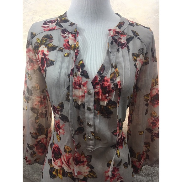 Princess Vera Wang Tops - ❌SOLD❌ Princess Vera Wang Gray Sheer Blouse Floral